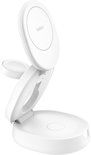 Witte, verstelbare draadloze oplader in opengeklapte positie, met ruimte voor telefoon, horloge en oordopjes.