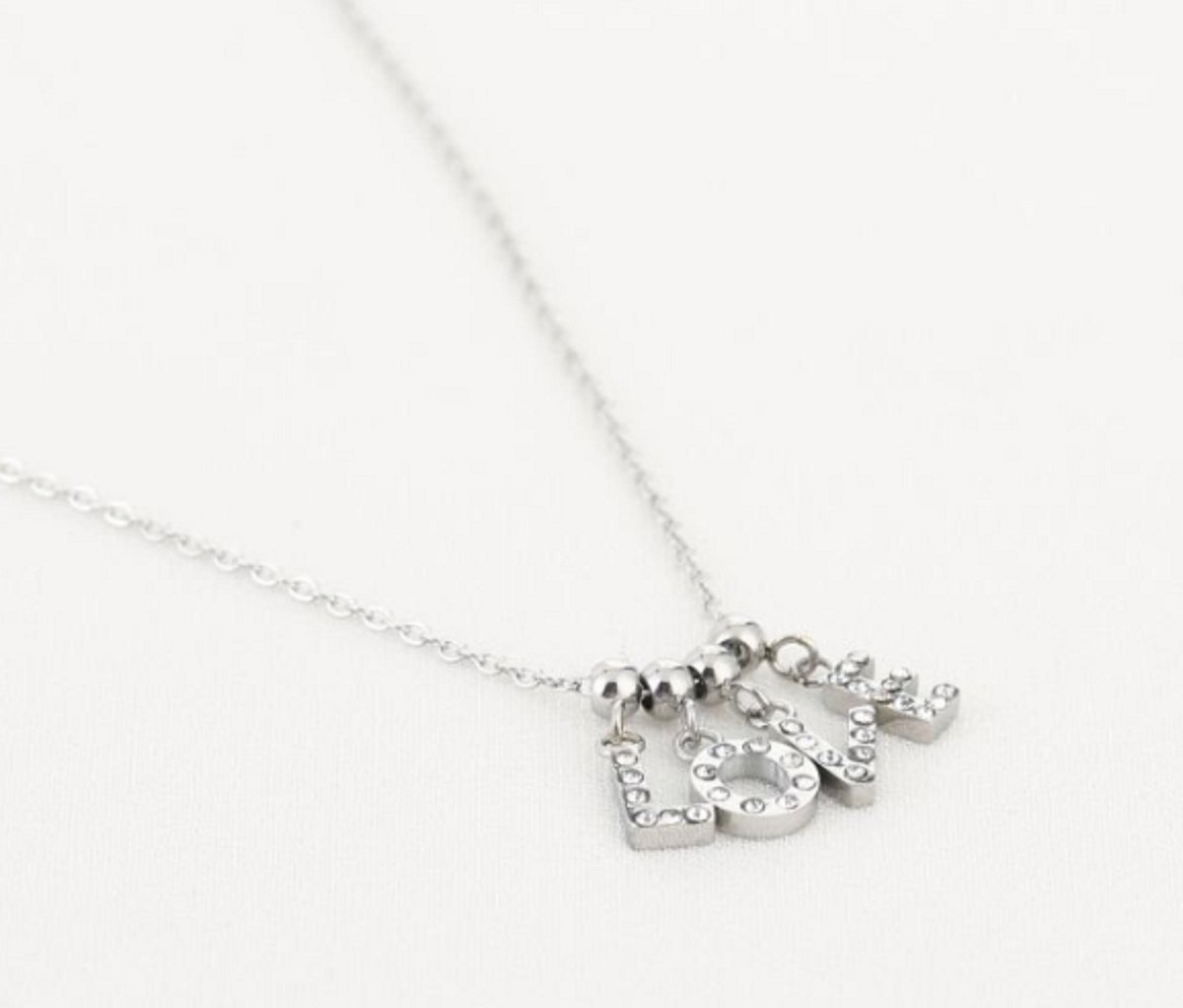 ketting zilver met bedels letters LOVE - necklace with letters love - stainless steel - waterproof - silver - cadeau moeder dochter