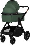 Groene kinderwagen met reiswieg, zwart frame en koperkleurige details.