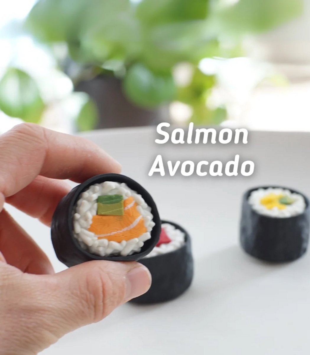 Zalm Sushi Clicker 3D Print - Vera's Arts & Dice - Salmon Sushi Clicker 3D Print - Speelgoed - Fidget Toy - Clickers - Fidget Clicker - Verzamelobject - Zalm Sushi - Figuur - Oranje Groen Wit Zwart
