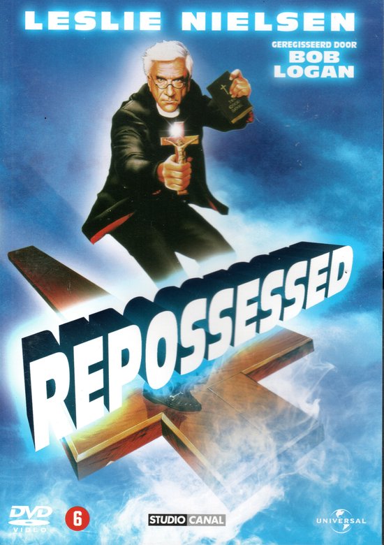 Leslie Nielsen in priesterkostuum met een kruis en een bijbel op de poster van "Repossessed".