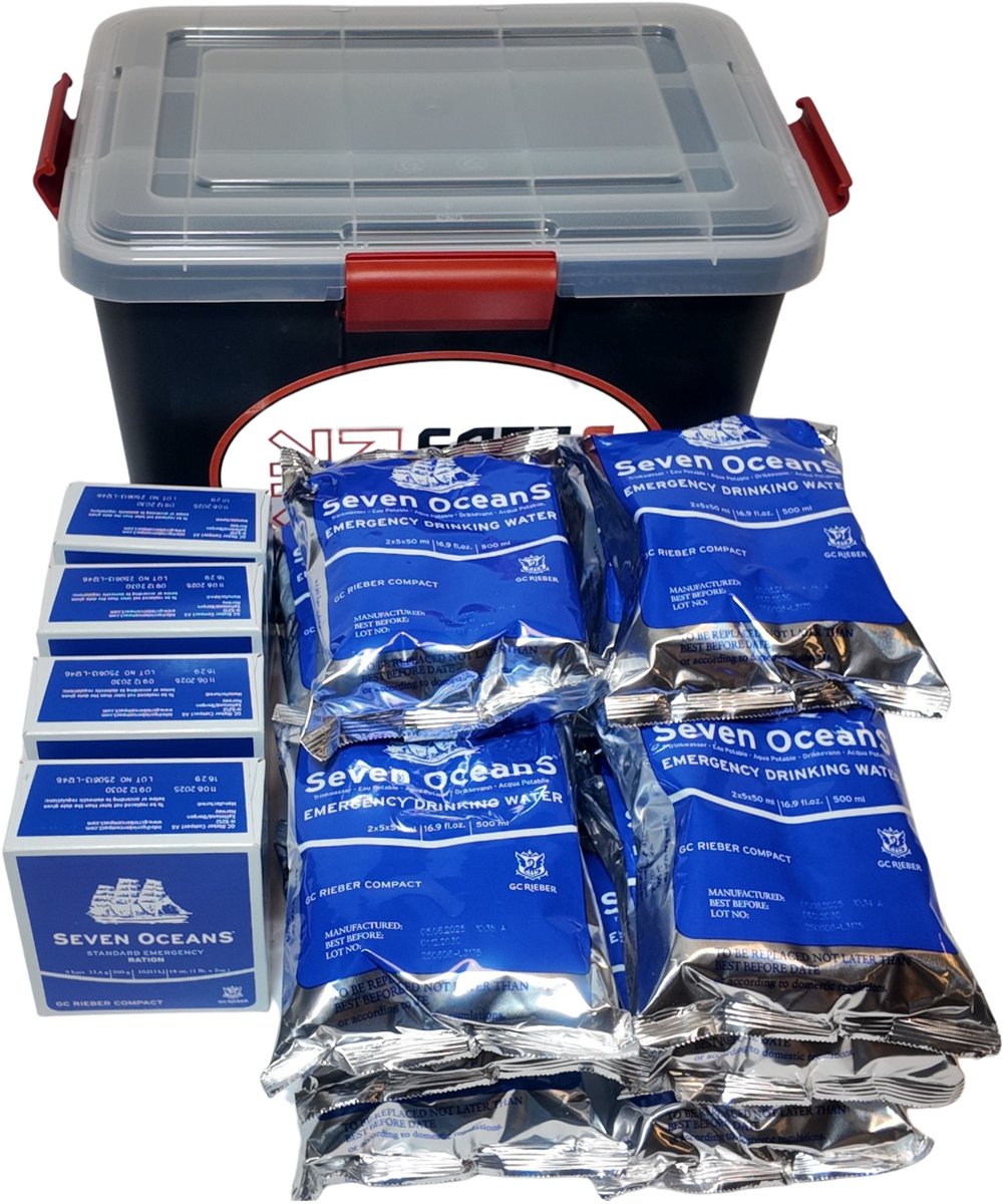 Cover van Seven Oceans Emergency Drinking Water 18x 500ml = 9 Liter - Plus 4 x Noodrantsoen (= 36 repen) - In Waterdichte Black Box - 72 uur - Noodpakket