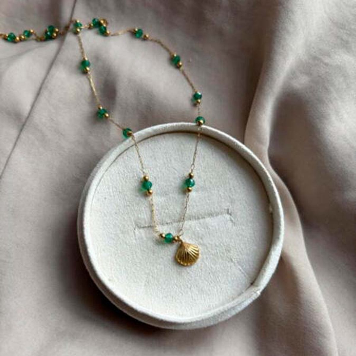 Wolff Jewelry - Schelp Ketting - Gold Plated - Hypoallergeen - Verguld - Goudkleurig - Waterproof - Dames - Cadeau - dochter - vrouw – vriendin – moeder - verjaardag