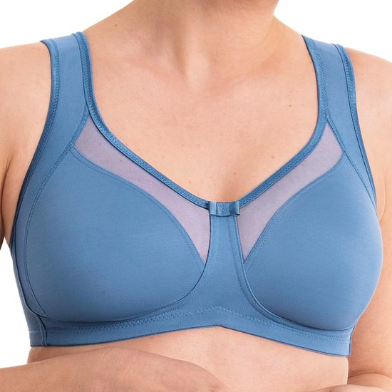 Blauwe bh met mesh inzetstukken bij de cups en een strikje middenvoor.