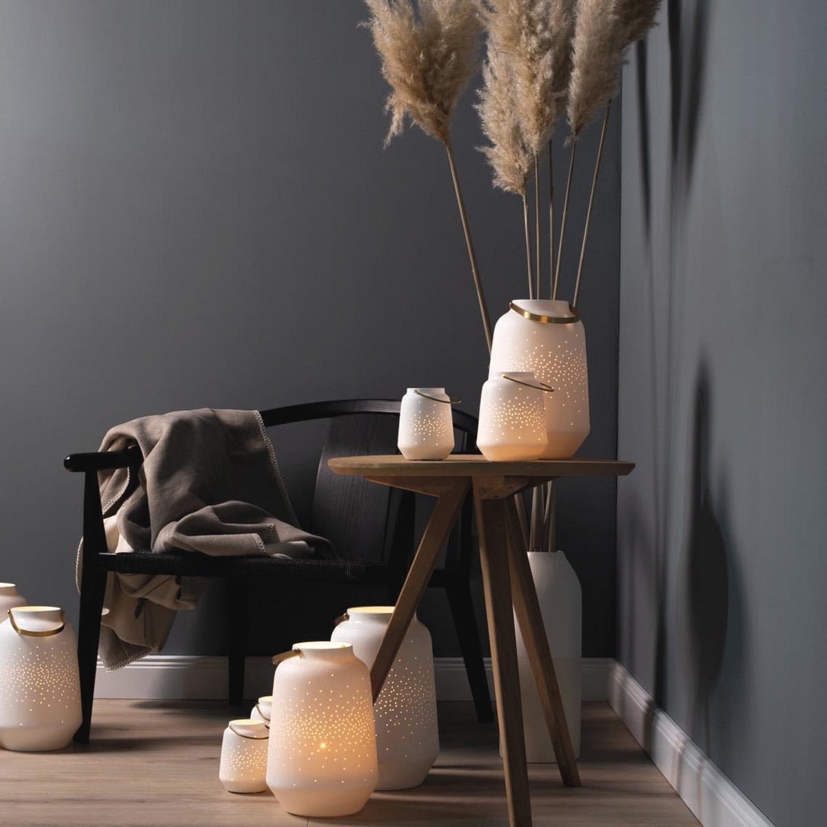 Porseleinen Lantaarn met Kleine Wielen - Perfect voor Decoratie
