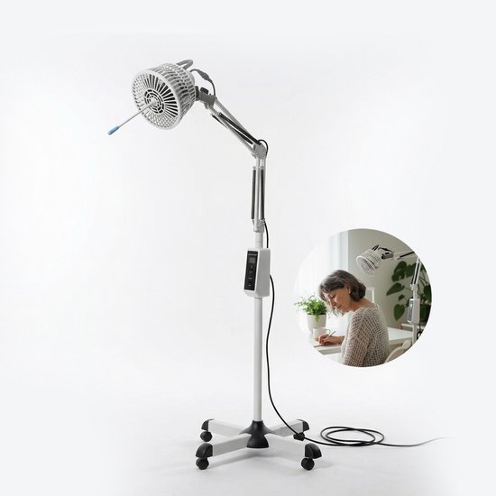 Witte staande Mvolo TDP-lamp met kantelbare kop en mineraalschijf op een kruisvoet met wieltjes