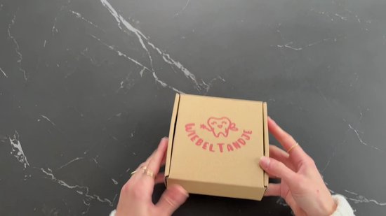 WiebelTandje Tandendoosje Jongen Hout Nederlands met XL Gouden Munt van Tanden Fee in Geschenkdoos – Houten Tandendoosje - Melktanden Bewaardoosje Voor Kinderen – Haarlokdoosje Hout – Kraamcadeau – Baby Geboorte Cadeau