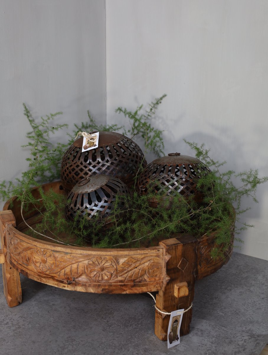 Roest ballen, set van 3 metalen roestballen Landelijke decoratieve metalen kerstdecoratie voor binnen en buiten, ronde metalen decoratieve bollen