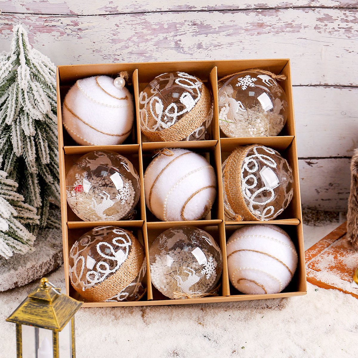 Kerstballenset in diverse kleuren en patronen, ideaal voor kerstdecoratie in huis.