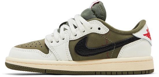Groene en witte Jordan 1 Retro Low OG SP Travis Scott sneaker met zwarte Swoosh en rode details.