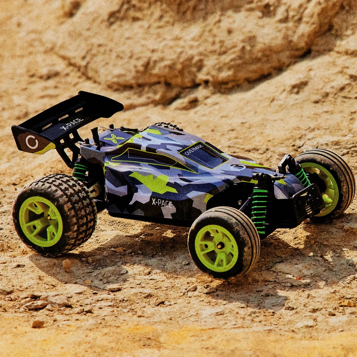 Overmax X-Pace - Bestuurbare Auto - 2 accu’s - 30 km/u - 4x4 - 1:18 - Bereik 100m - Onafhankelijke vering - LED’s - Offroad RC Auto Volwassenen & Kinderen - Afstandsbestuurbare Auto voor Buiten — afbeelding 7