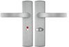 Twee aluminium deurkrukken met schild in geborstelde afwerking.