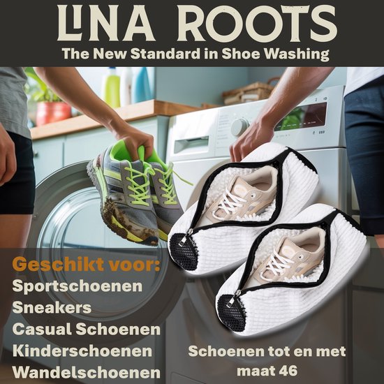 Deux sacs de lavage blancs avec des chaussures à l'intérieur, à côté d'une machine à laver. Convient aux chaussures de sport, baskets, décontractées, enfants et randonnée jusqu'à la taille 46.