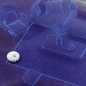 Witte robotstofzuiger in een woonkamer die wordt weergegeven als een blauw wireframe-model.