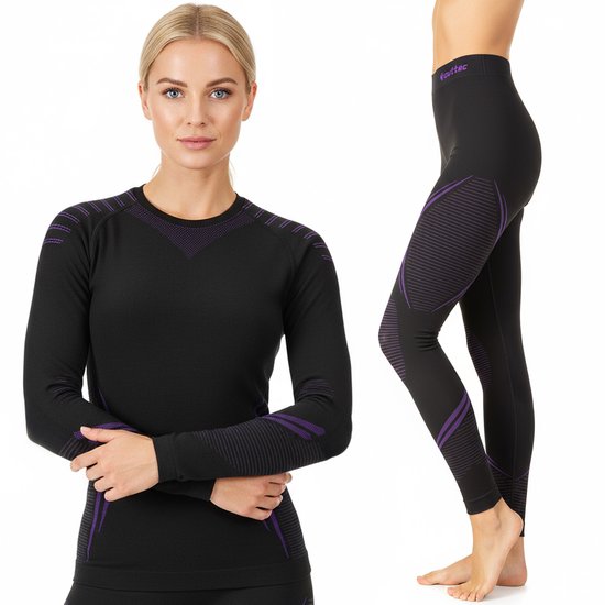 Femme portant un haut noir à manches longues et un legging noir, tous deux avec des accents violets.