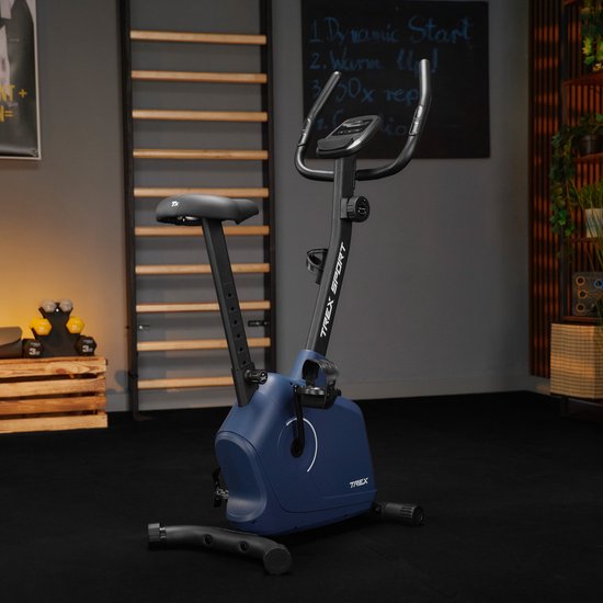 Een marineblauwe hometrainer met 'TREX SPORT' logo in een fitnessruimte.