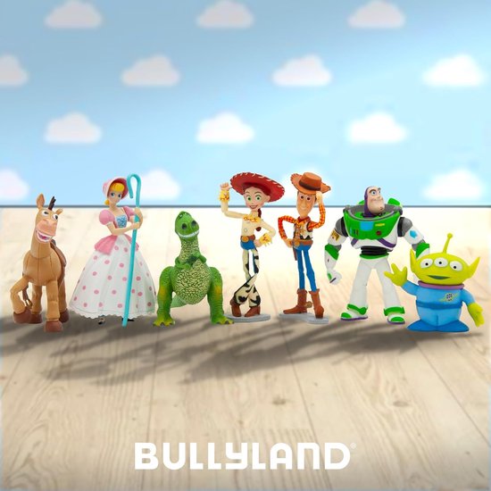 Een groep speelgoedfiguren, waaronder Rex de dinosaurus, Woody, Buzz Lightyear en meer.