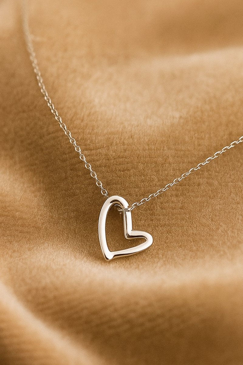 Lundholm Ketting Dames Zilver kleurig – Premium Stainless Steel – Jewellery Hartjes Hanger Zilver– 41 + 5 cm – My Livia Serie - Vrouwen Cadeautjes – Luxe Geschenkverpakking