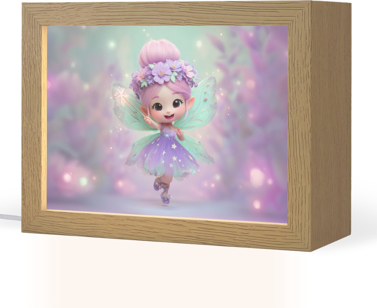 Nachtlampje 20x15 cm - Kinder lampje - Fee - Paars - Sprookje - Tafellamp kinderkamer - Slaapkamer lamp - Bedlamp kinderen - Kinderlampje stopcontact - Wandlamp babykamer - Nachtlampjes