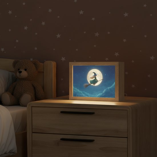 Nachtlampje 20x15 cm - Kinder lampje - Heks - Volle maan - Sterrenhemel - Tafellamp kinderkamer - Slaapkamer lamp - Bedlamp kinderen - Kinderlampje stopcontact - Wandlamp babykamer - Nachtlampjes van Merkloos — afbeelding 2