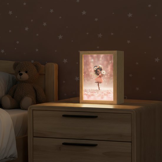 Nachtlampje 15x20 cm - Kinder lampje - Bloemenfee - Roze - Meisje - Tafellamp kinderkamer - Slaapkamer lamp - Bedlamp kinderen - Kinderlampje stopcontact - Wandlamp babykamer - Nachtlampjes van Dalber — afbeelding 2