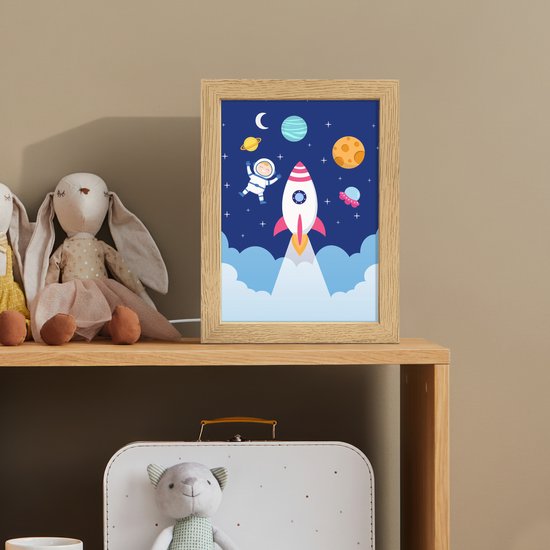 Nachtlampje 15x20 cm - Kinder lampje - Raket - Ruimte - Astronaut - Blauw - Jongens - Tafellamp kinderkamer - Slaapkamer lamp - Bedlamp kinderen - Kinderlampje stopcontact - Wandlamp babykamer - Nachtlampjes van OnlyWow — afbeelding 3