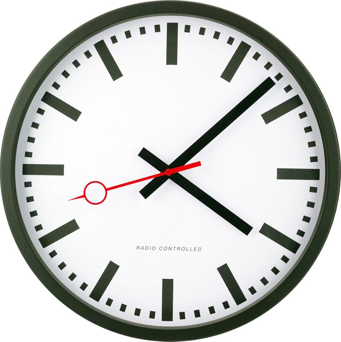 Draadloze wandklok 35 cm met stationdesign en geluidsarme werking