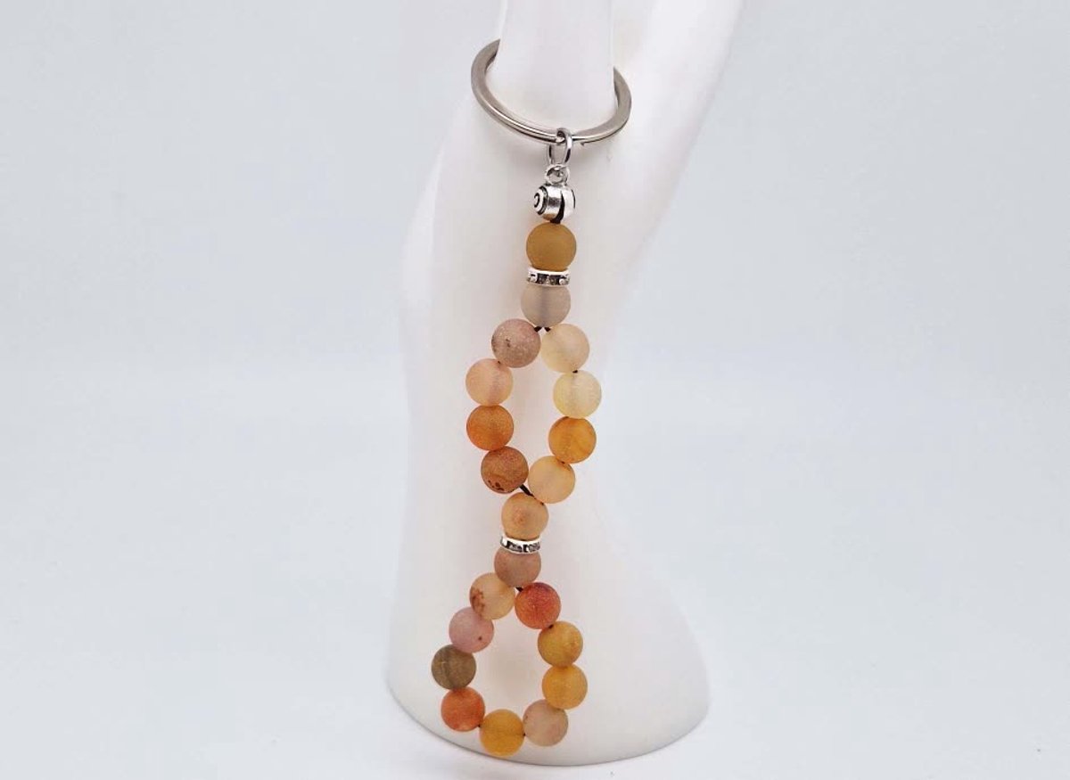 Handgemaakte Vis sleutelhanger van natuursteen " Oranje Frosted Agaat" en metaal - diameter kralen 8mm - Aantal stenen21- Een mooi cadeau-idee en een bijzonder aandenken