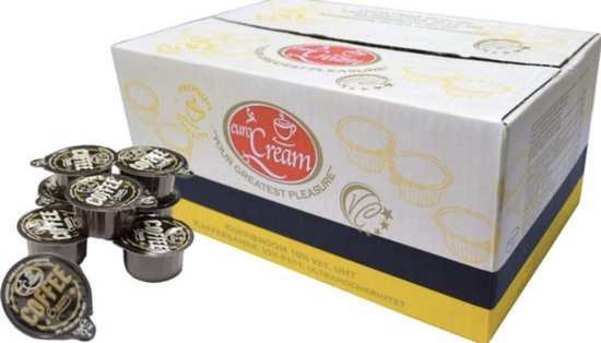 Doos met EuroCream koffieroomcups, 10% vet, UHT. Enkele cups liggen voor de doos.