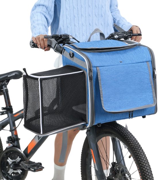 Blauwe fietsmand met uitneembare zwarte mesh tas aan de zijkant, bevestigd aan een fiets.