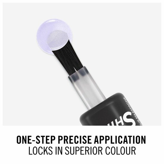 Kwastje met paarse glinsterende nagellak, uit een Rimmel London flesje.