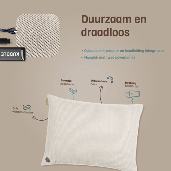 Crèmekleurig Kuddle warmtekussen met gebreide stof, inclusief oplaadkabel en powerbank.