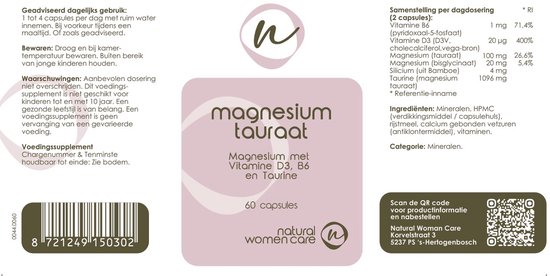 Gedetailleerde productinformatie en ingrediënten op een wit etiket met roze accenten.