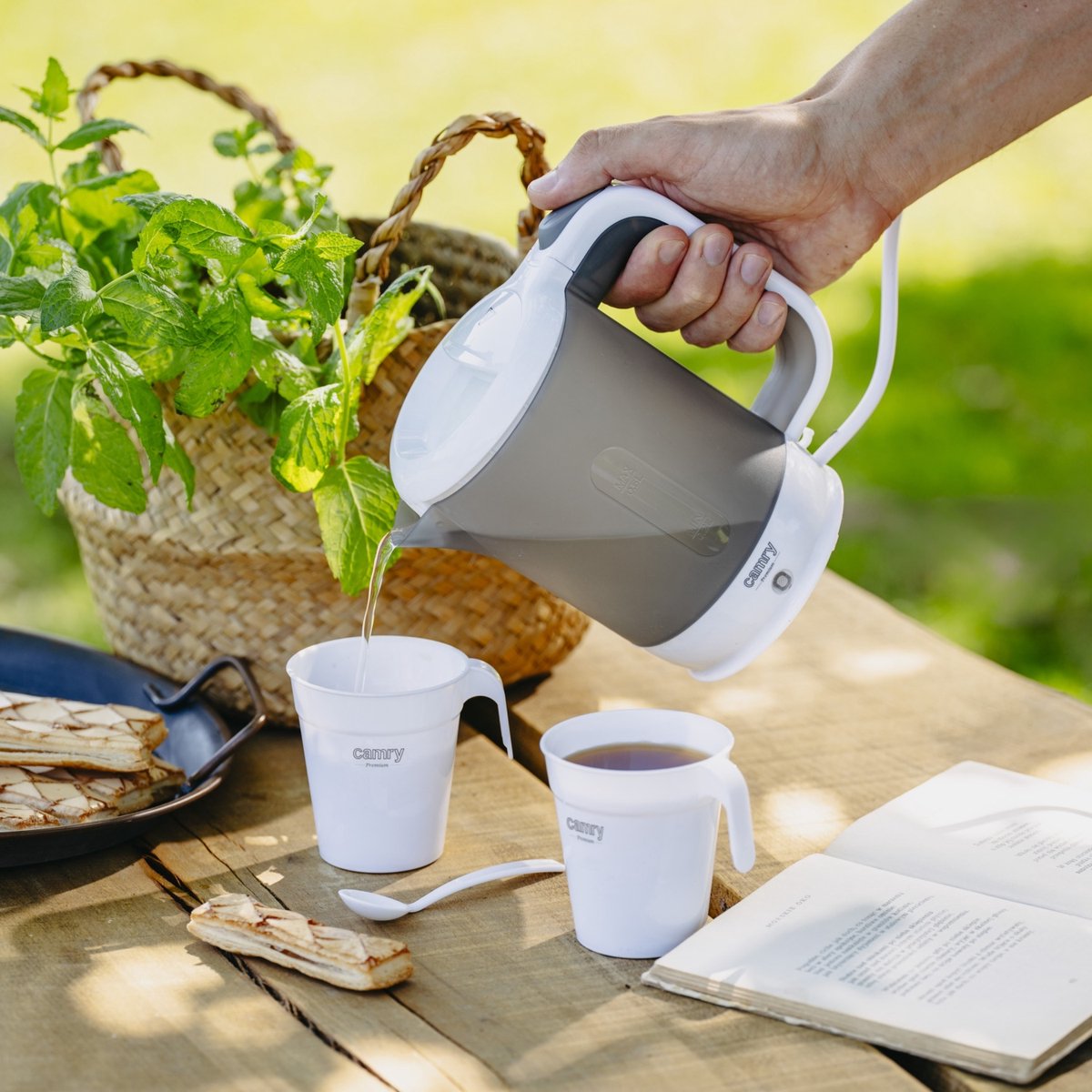 Camry® Reiswaterkoker 500ML - Inclusief 2 Kopjes en Lepel - 900W - Droogkookbeveiliging- Draagbaar - Kleine waterkoker -mini waterkoker - Waterkoker - camping waterkoker — afbeelding 7