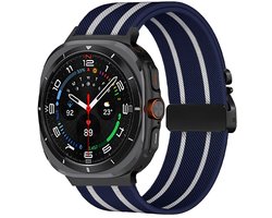 Nylon bandje - geschikt voor Samsung Galaxy Watch Ultra (47mm) / Ultra 2025 (47mm) - met strepen en parachute sluiting - donkerblauw wit