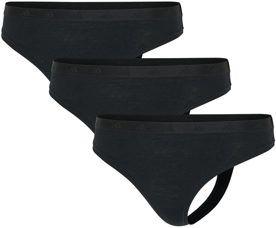 Drie zwarte slips, waarvan één een string is, op een witte achtergrond.