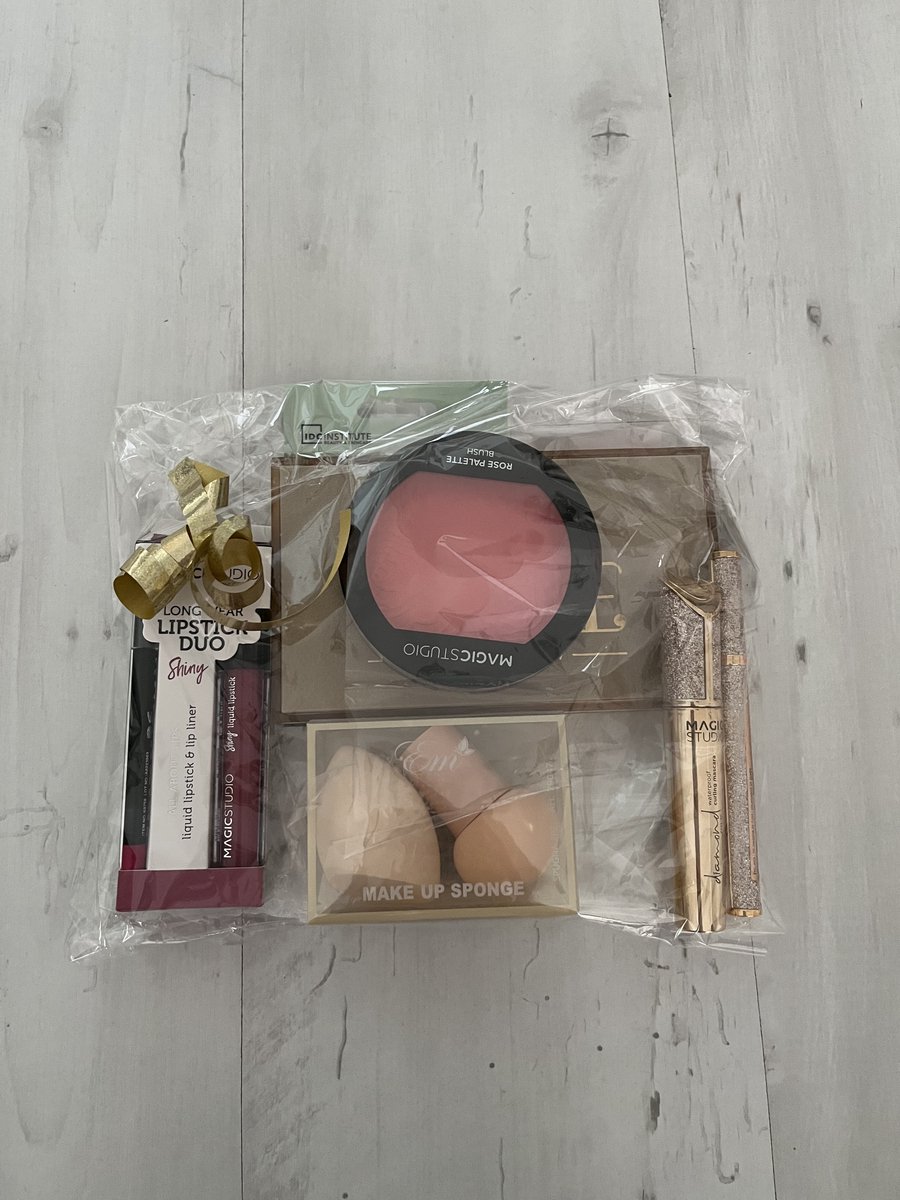 Make-up Cadeauset voor dames- beauty en fashion- schoonheid – Luxe Beauty Giftset met Oogschaduw, blush - Mascara en Eyeliner en make up sponsjes lipstick set- eye pads- eyeshadow palete – Perfect Cadeau voor Vrouwen- dames set