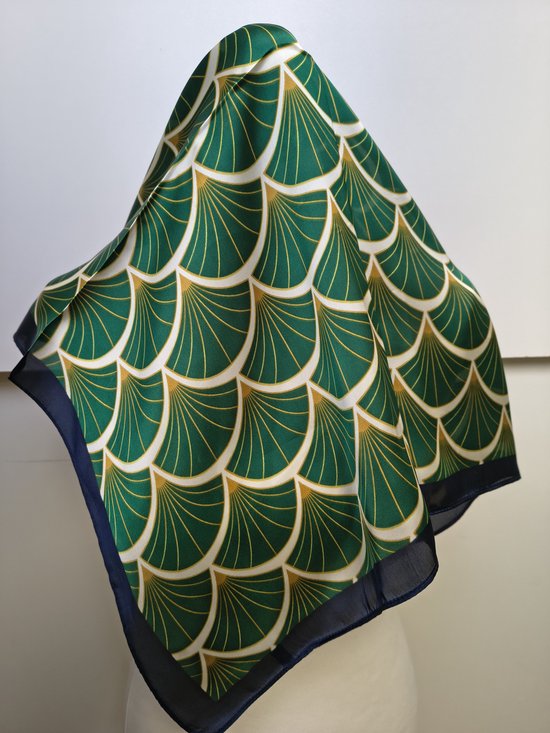 Vierkante dames neksjaal Eliane-fantasiemotief-waaierpatroon-groen-wit-zwart-rotan goud-70x70