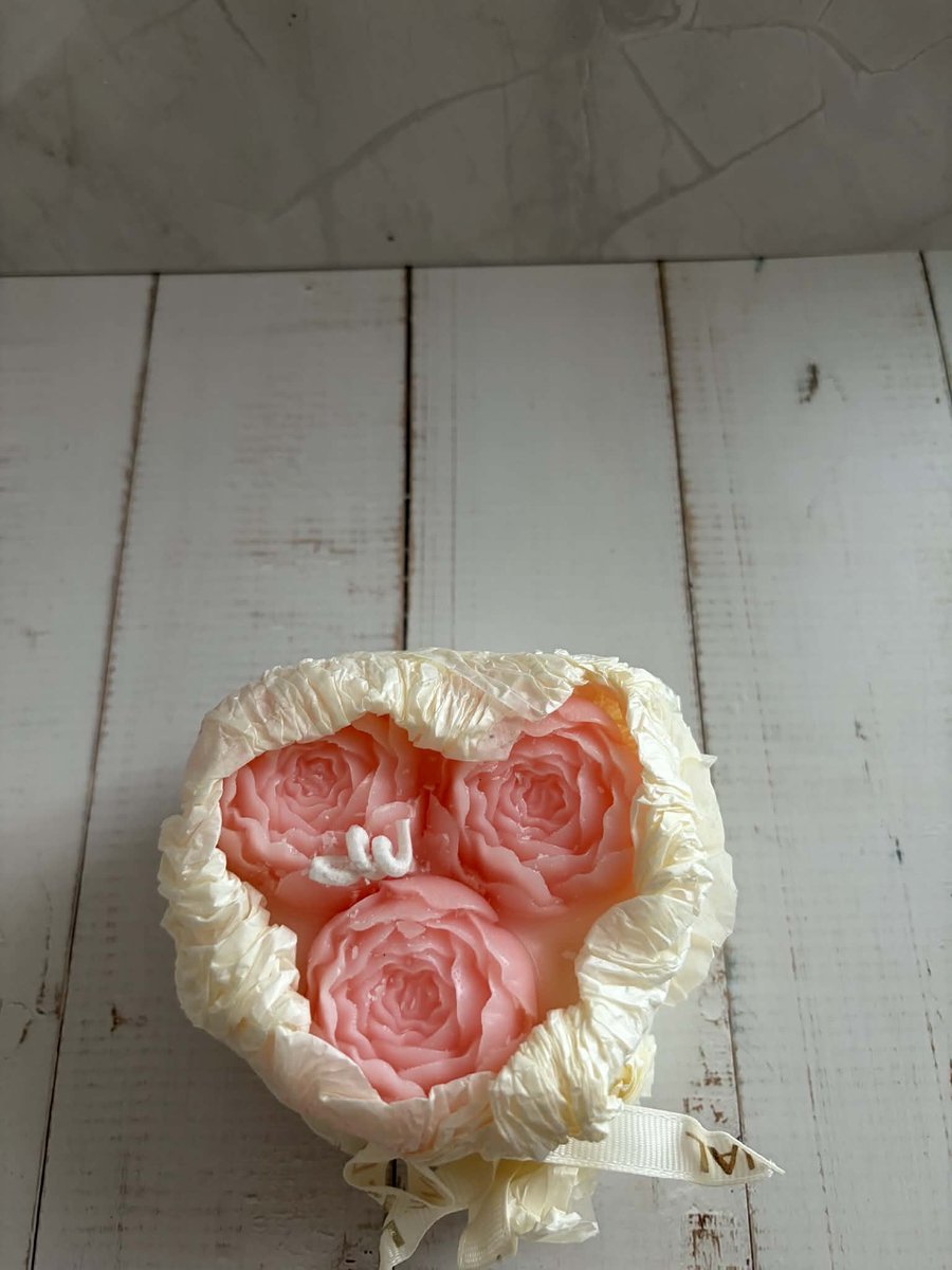 Handgemaakte aromatische rozenbloemkaars boeket