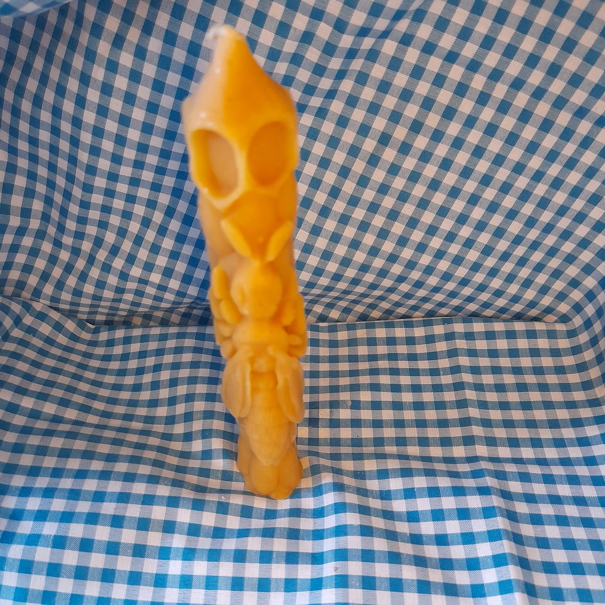 Bijenwas kaars, dinerkaars met koninginnebij
