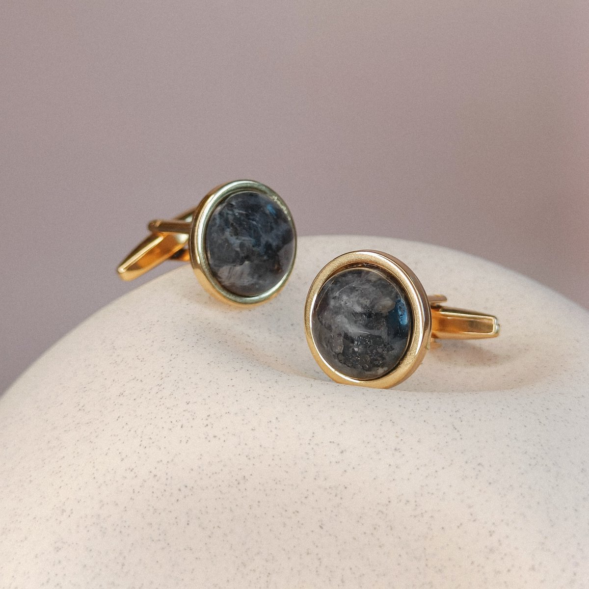 Ava&Imber Labradoriet Manchetknopen - Grijze Edelsteen Manchetknopen voor Mannen, Goud Stainless Steel (RVS) | Cufflinks voor Mannen | Grijze Edelstenen | Grijze Machetknopen | Manchetknopen Bruiloft | Bruidegom Manchet Grijs
