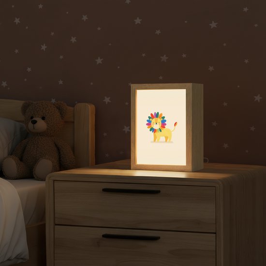 Nachtlampje 15x20 cm - Kinder lampje - Leeuw - Kleurrijke manen - Beige - Tafellamp kinderkamer - Slaapkamer lamp - Bedlamp kinderen - Kinderlampje stopcontact - Wandlamp babykamer - Nachtlampjes van Merkloos — afbeelding 2