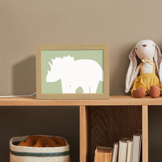 Nachtlampje 20x15 cm - Kinder lampje - Dino - Triceratops - Dinosaurus - Groen - Tafellamp kinderkamer - Slaapkamer lamp - Bedlamp kinderen - Kinderlampje stopcontact - Wandlamp babykamer - Nachtlampjes van Merkloos — afbeelding 3