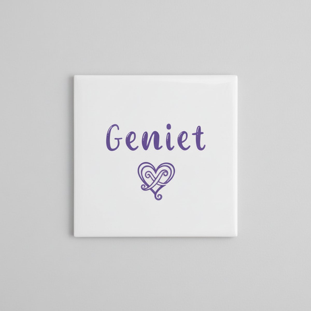 Inspirerende Keramische Wandtegel “Geniet” – Eenvoudige Hart Tekst Minimalistische Woondec