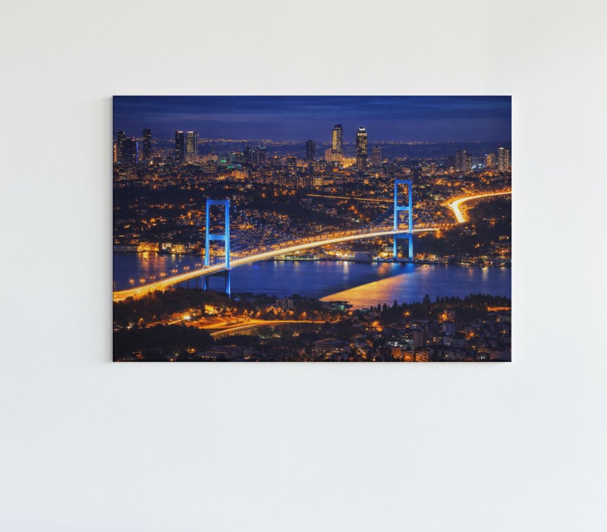 Trendex Global Canvas Schilderij - Istanbul - Nacht - Stad en Brug - Landschappen - 150x100 cm Kleurrijk