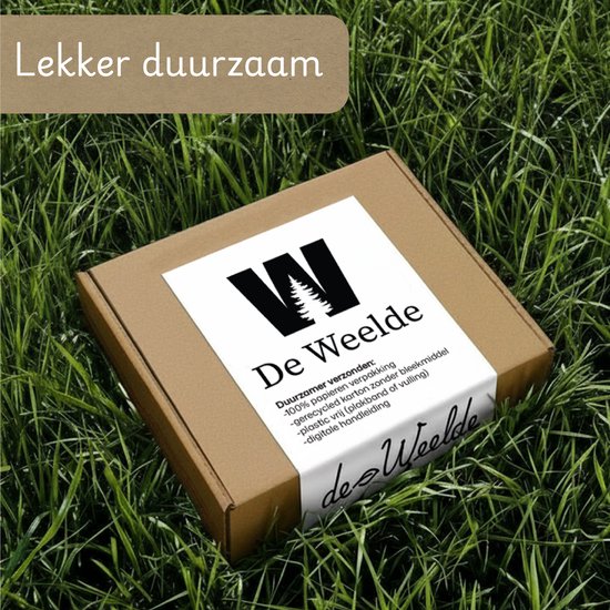 Bruine kartonnen verpakking van de-Weelde, met tekst over duurzame verzending op gras.