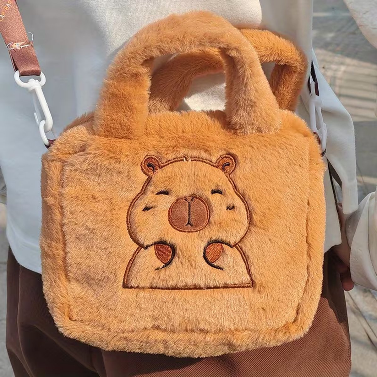Capybara Tote Tas 2026 van Zacht Faux Bont – Schattige Dieren Cartoon Tas in Bruin met Rits Sluiting, Verstelbare Schouderband en Polyester Voering – Cadeau - Kawaii - Kinderen