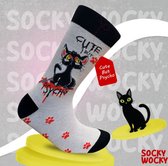 CUTE BUT PSYCHO - KATTEN - CATS - 2 Pack - Grappige Sokken voor Mannen & Vrouwen - BIG SHOE (41-46) Socks - Humorvolle Huissokken - Geschenk voor Heren, Dames, Vader, Moeder, Vriendin, Zus, Oma - Cadeau SOCKY WOCKY