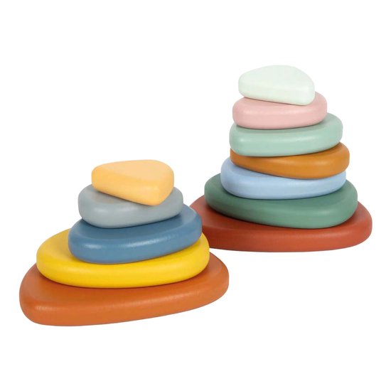 Twee stapels met gekleurde houten stenen in zachte tinten, oplopend van groot naar klein.