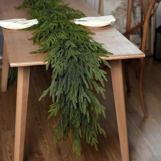 Guirlande de Noël Green Glow - Effet réaliste - Longueur : 2,74 m (9 pi) - Décoration verte artificielle pour cheminée, manteau de cheminée et fenêtre - Convient à une utilisation intérieure et extérieure (1 pièce)